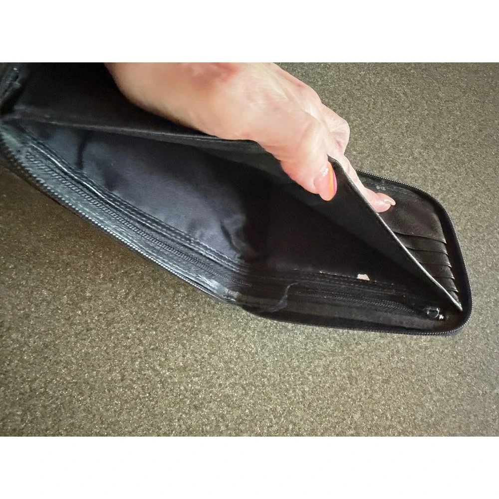 Richelieu Canada Mens Black Deerskin Leather Zip Around Bifold Wallet Maple Leaf